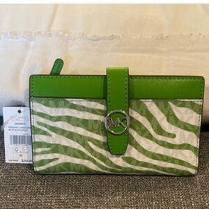 NWT Greenwich Medium Zebra Signature Logo Wallet
